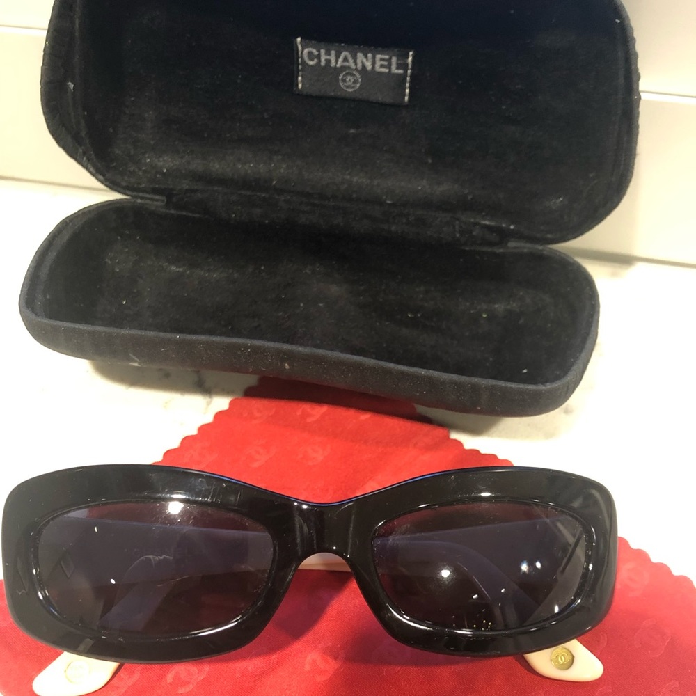 Pre-loved Chanel Sunglasses C343654.